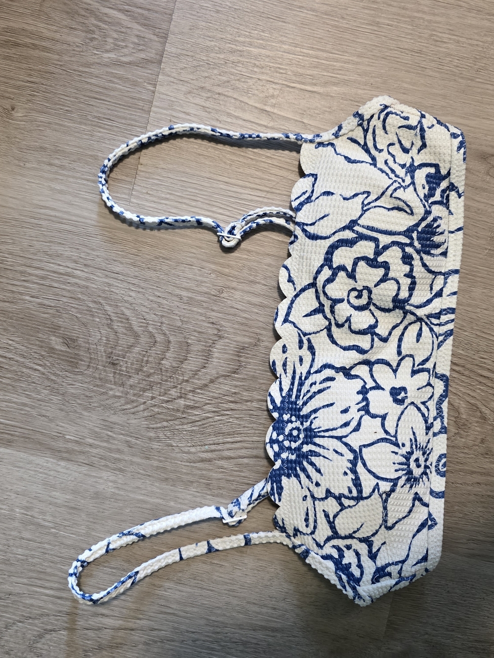 aerie Navy and Cream Floral Scalloped Strap Accent Pouch